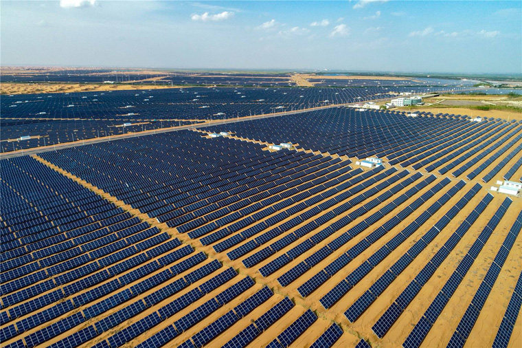 沙漠光伏產(chǎn)業(yè)園特點，沙漠地區(qū)建光伏產(chǎn)業(yè)園的有利自然條件