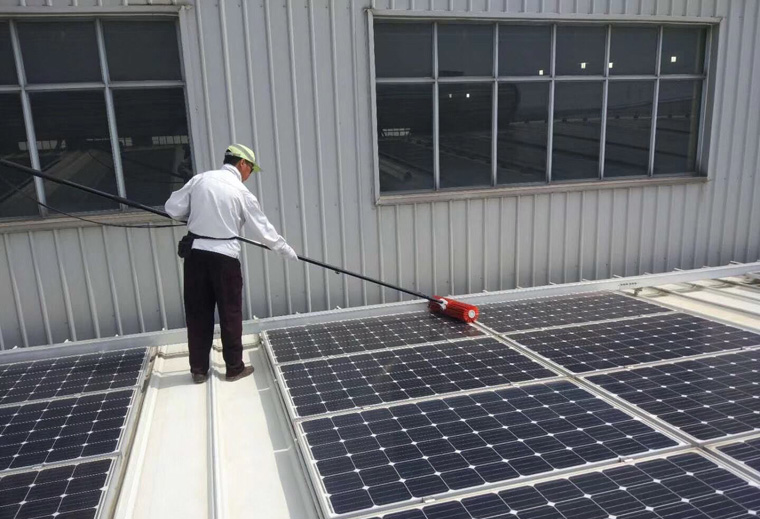 光伏發(fā)電怎么清洗，光伏板清潔要斷電嗎